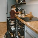 STEP’n’SIT® Montessori Βοηθητικός Πύργος και Τραπέζι 2 σε 1 Μετατρέψιμο Έπιπλο για Παιδιά 18+ Μηνών Μαύρο - Image 3
