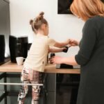 STEP’n’SIT® Montessori Βοηθητικός Πύργος και Τραπέζι 2 σε 1 Μετατρέψιμο Έπιπλο για Παιδιά 18+ Μηνών Μαύρο - Image 2